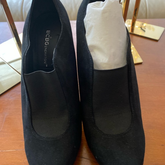 BCBG “LOWRISE” ANKLE BOOTIE - Picture 4 of 7